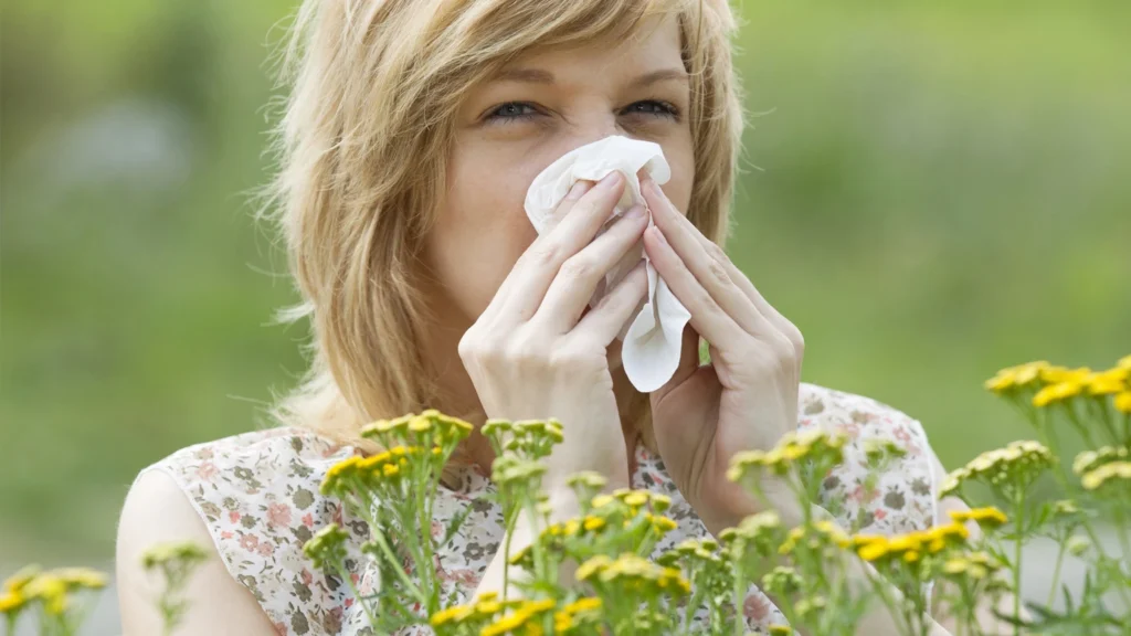 Ragazza con allergia stagionale